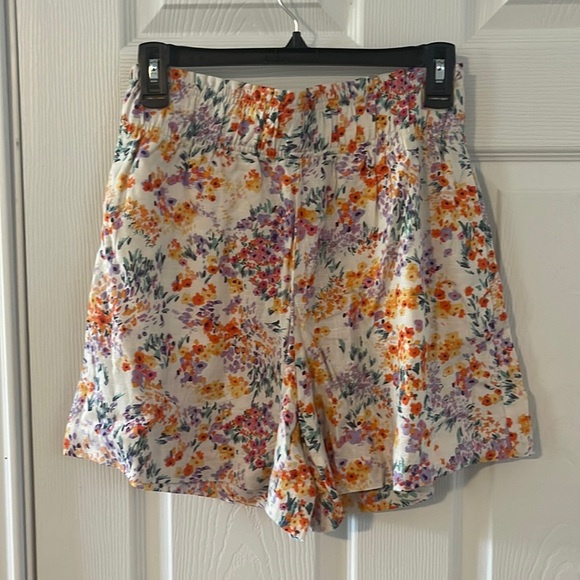 H&M Floral Shorts - Picture 1 of 3